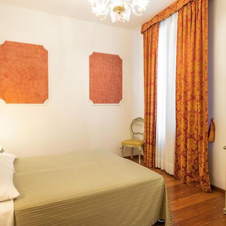 Hotel Al Sotoportego Венеция Экстерьер фото