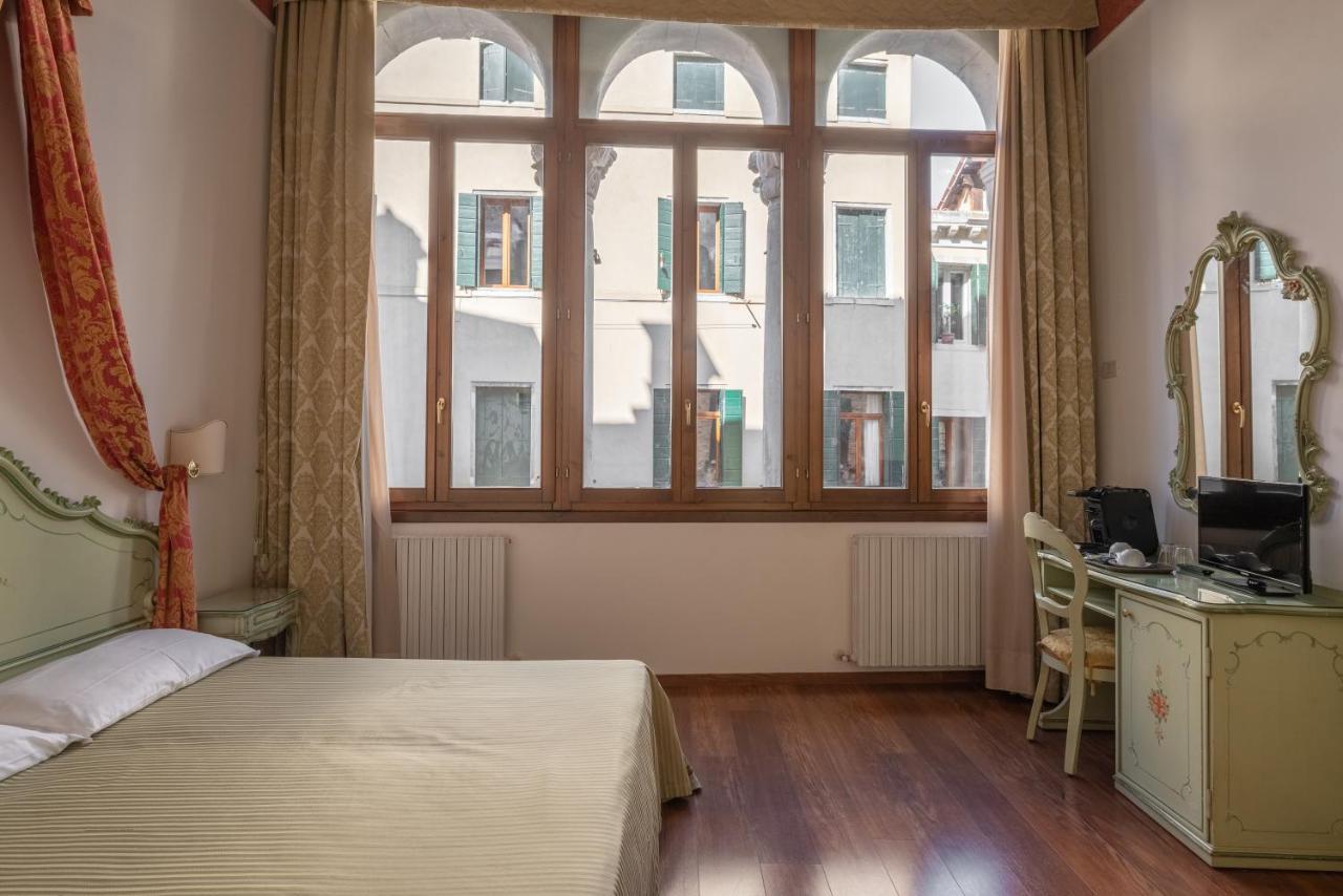 Hotel Al Sotoportego Венеция Экстерьер фото