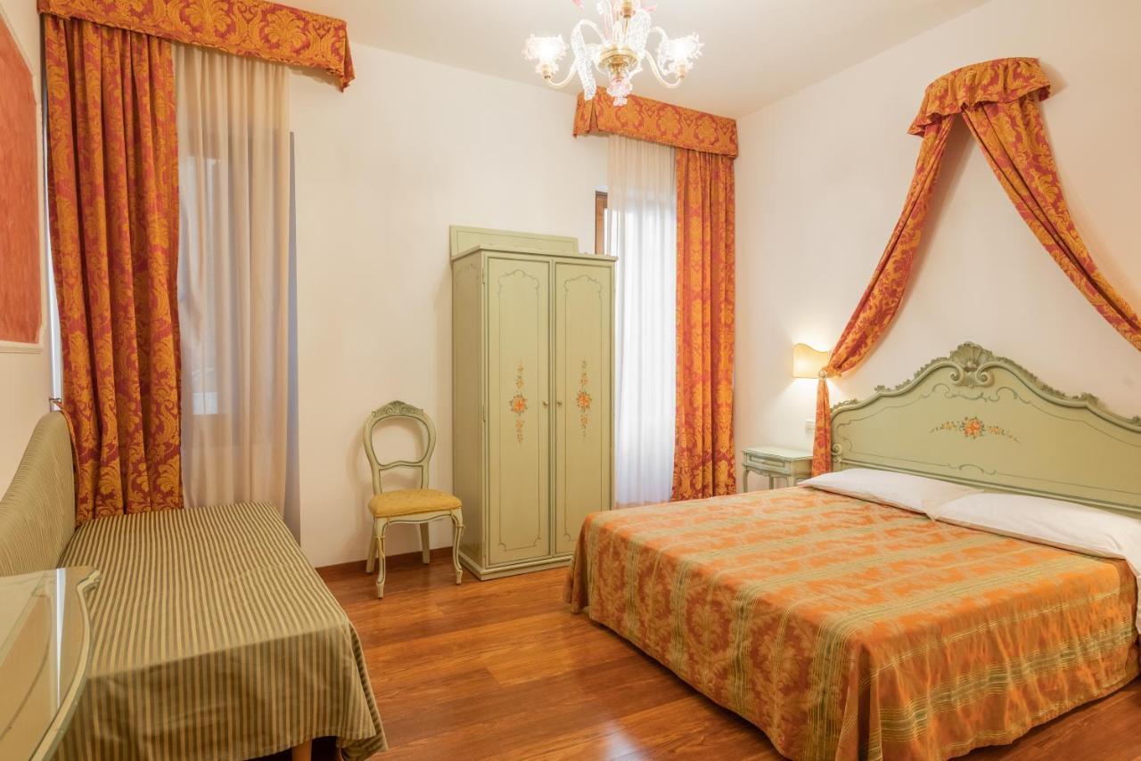 Hotel Al Sotoportego Венеция Экстерьер фото