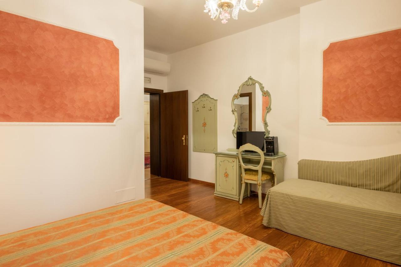 Hotel Al Sotoportego Венеция Экстерьер фото