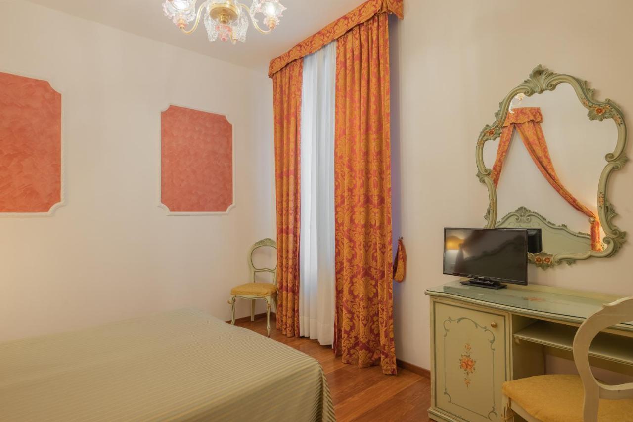 Hotel Al Sotoportego Венеция Экстерьер фото
