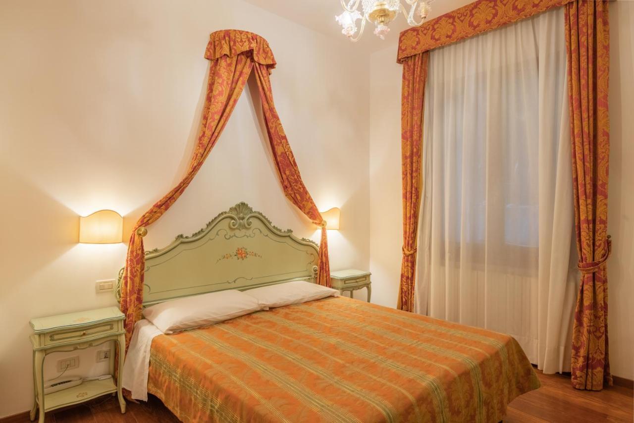 Hotel Al Sotoportego Венеция Экстерьер фото