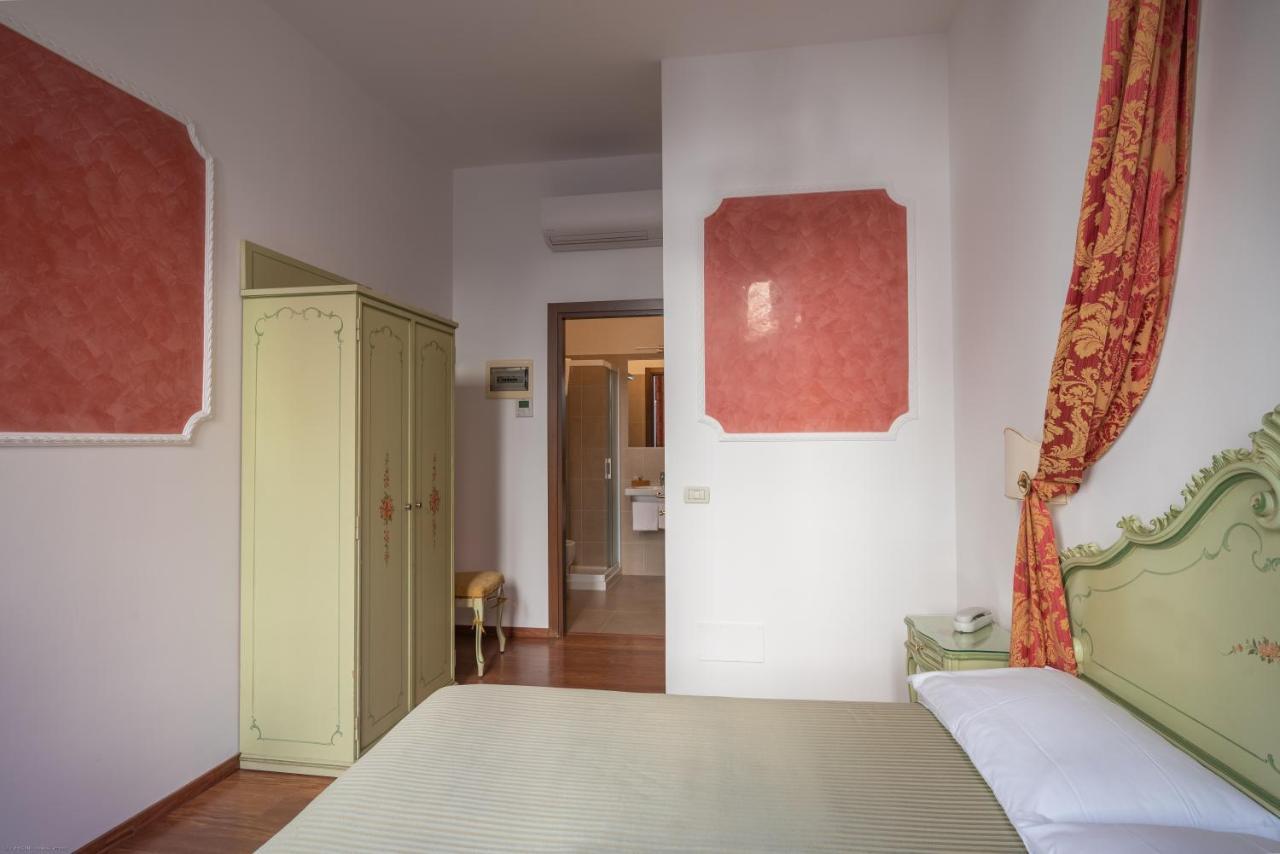 Hotel Al Sotoportego Венеция Экстерьер фото