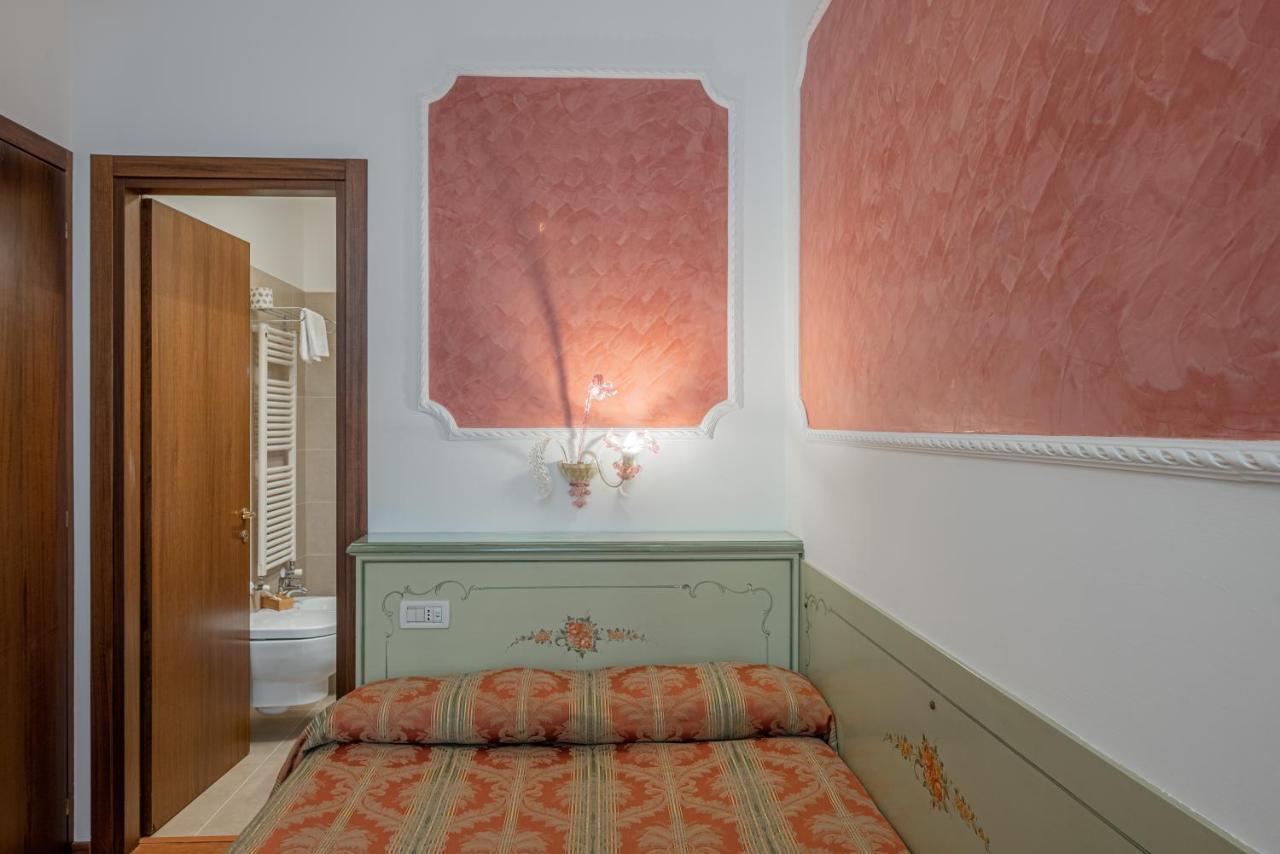 Hotel Al Sotoportego Венеция Экстерьер фото