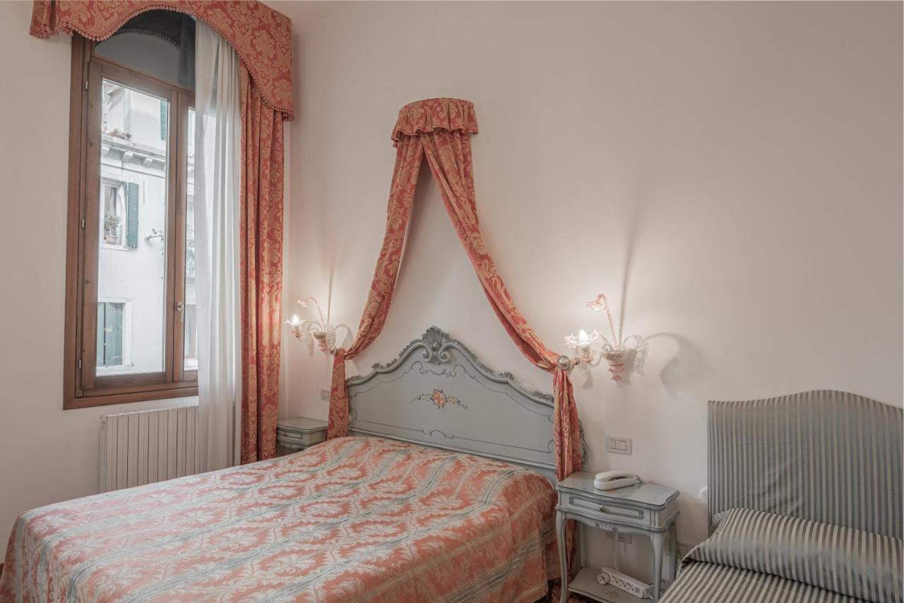 Hotel Al Sotoportego Венеция Экстерьер фото