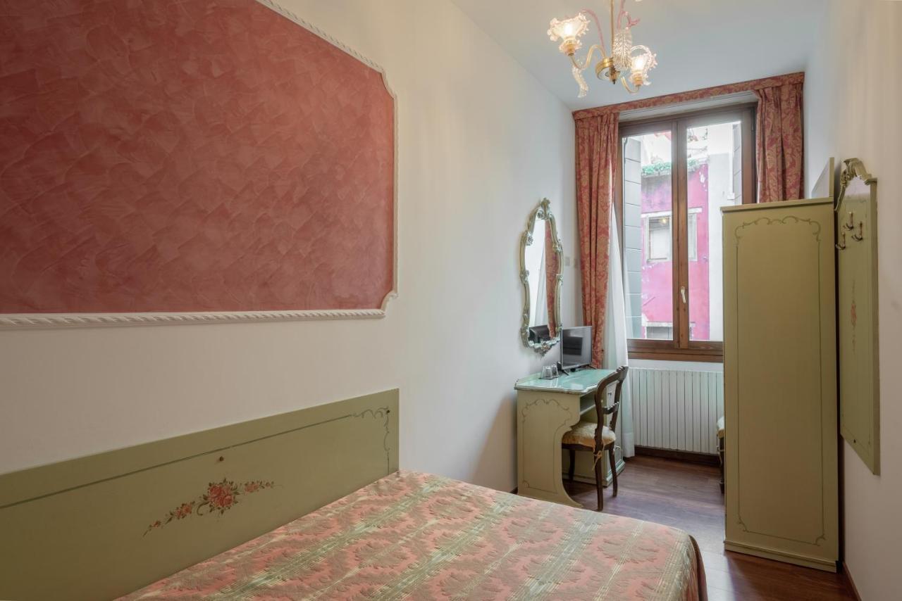 Hotel Al Sotoportego Венеция Экстерьер фото