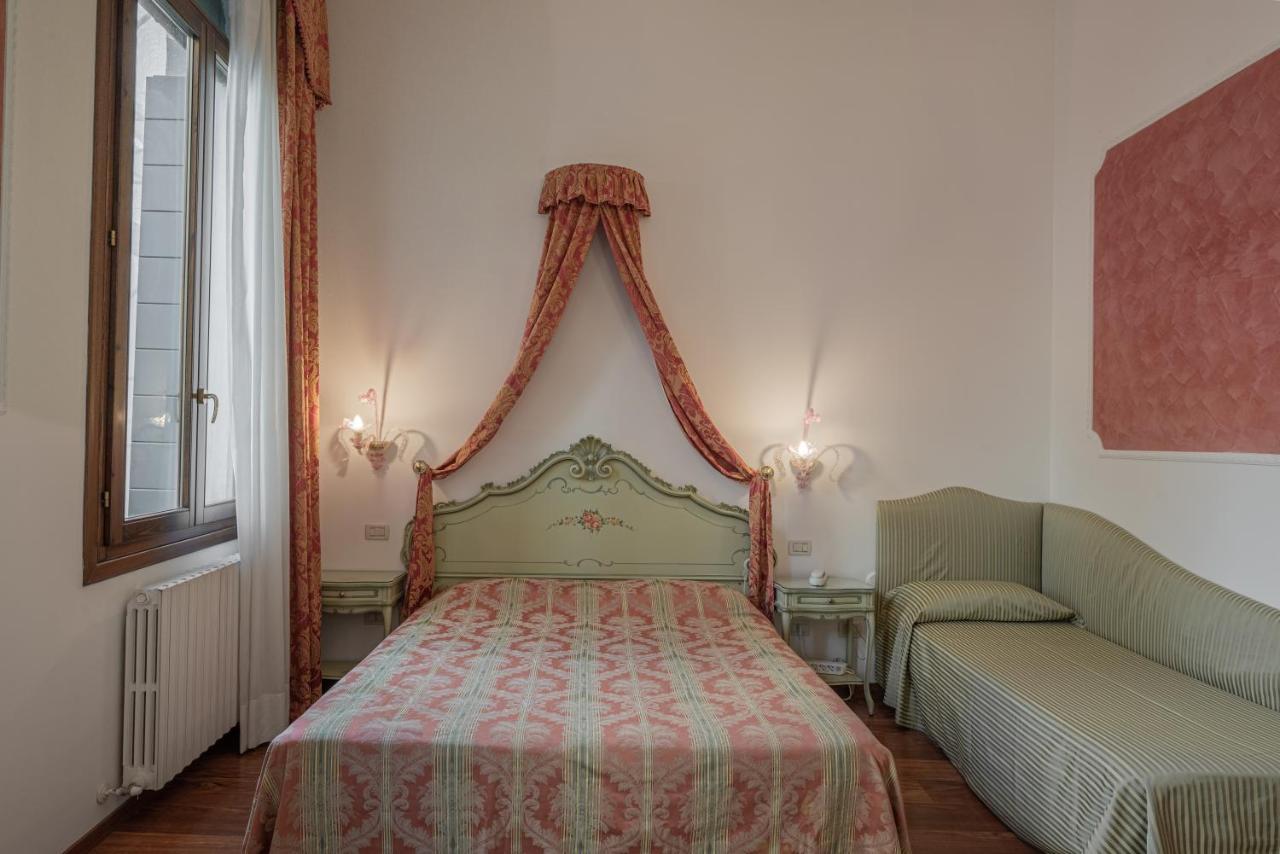 Hotel Al Sotoportego Венеция Экстерьер фото