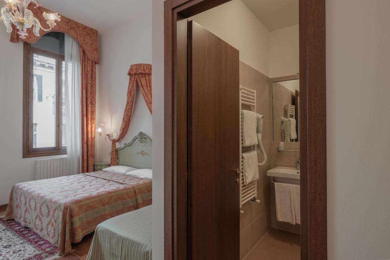 Hotel Al Sotoportego Венеция Экстерьер фото
