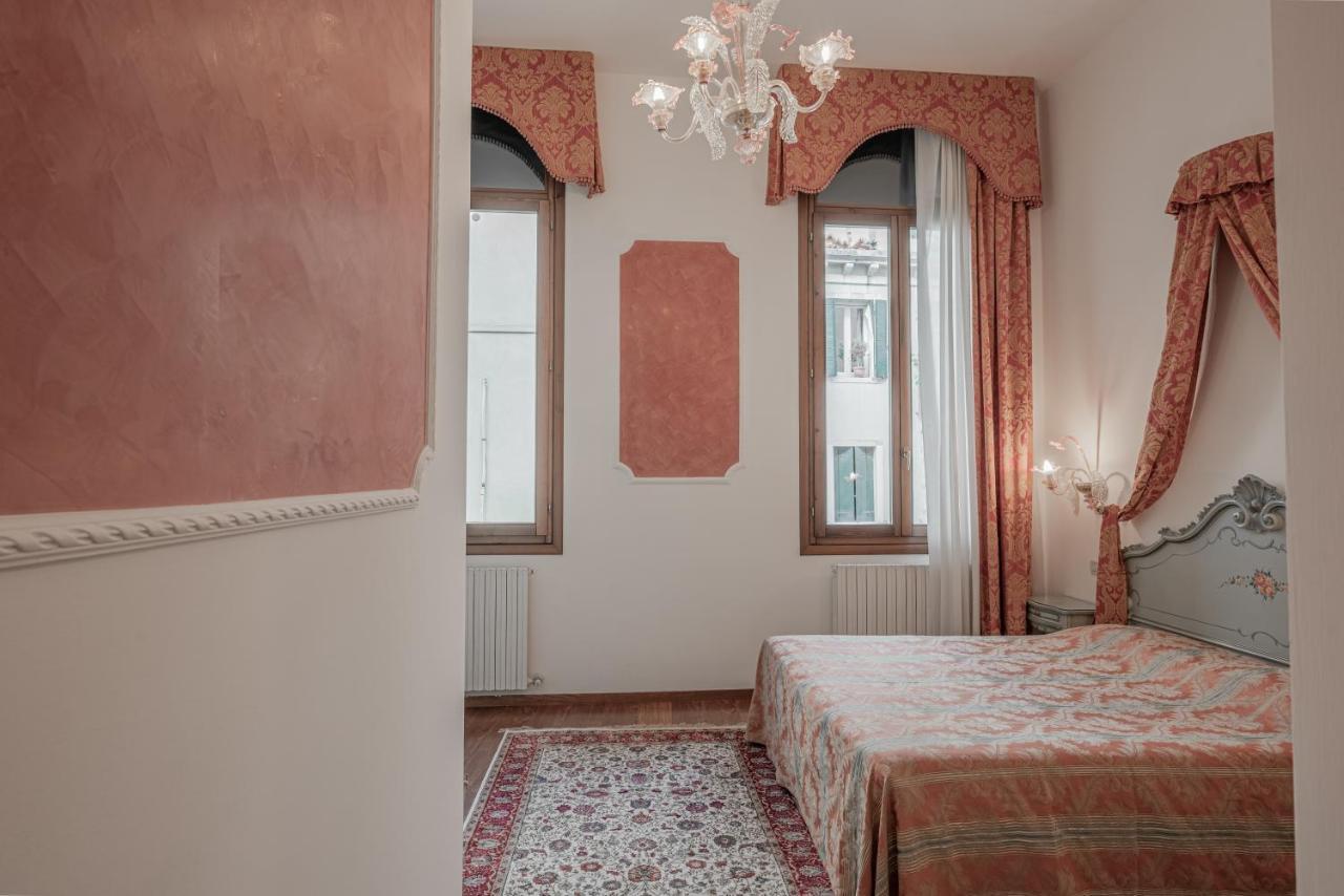 Hotel Al Sotoportego Венеция Экстерьер фото
