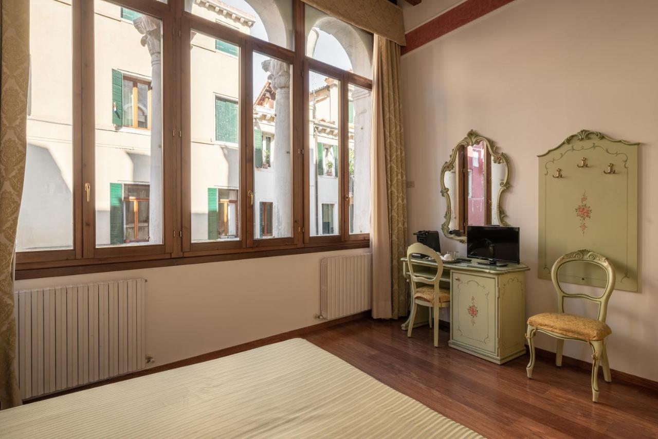 Hotel Al Sotoportego Венеция Экстерьер фото